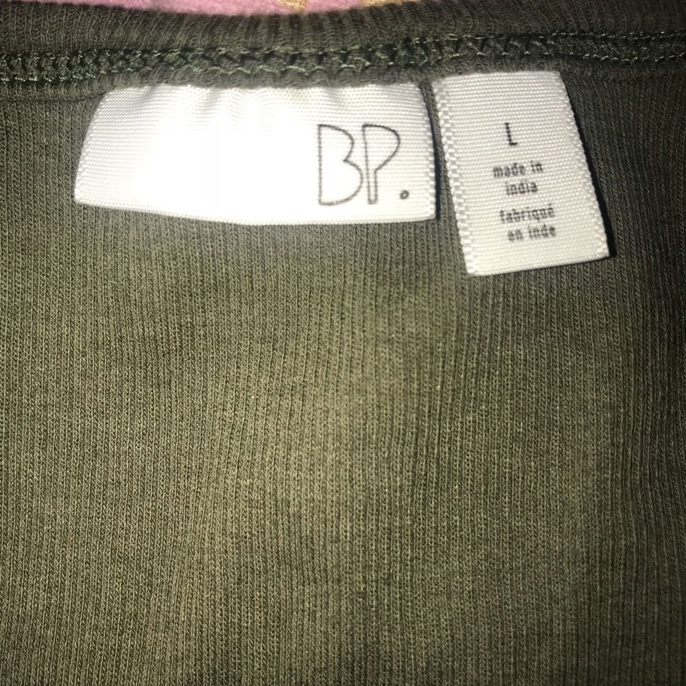 Basic Green Tee - Picture 4 of 4